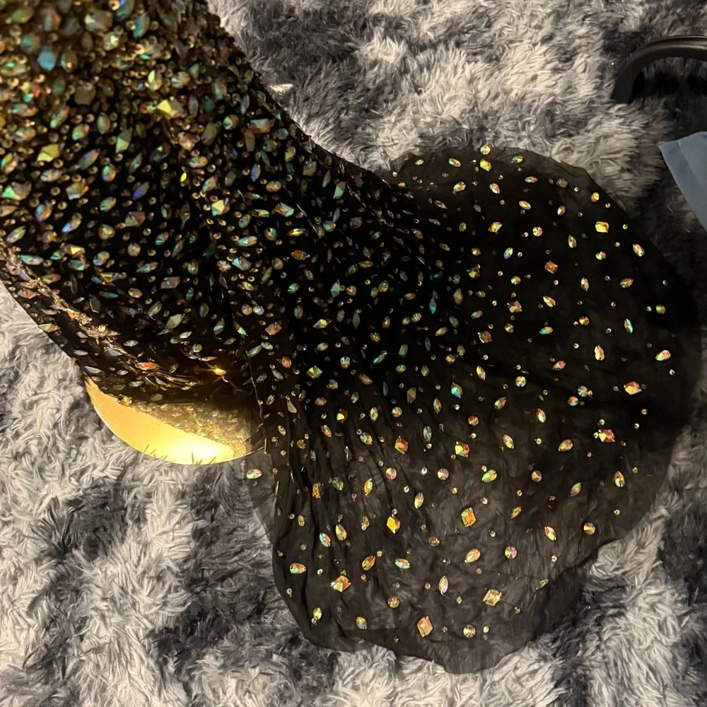 Elegant Prom Gown. Black with Gold/green/red crystals with a train. Size 00 - Picture 5 of 10